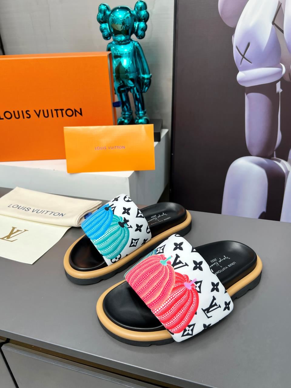 Louis Vuitton Slippers